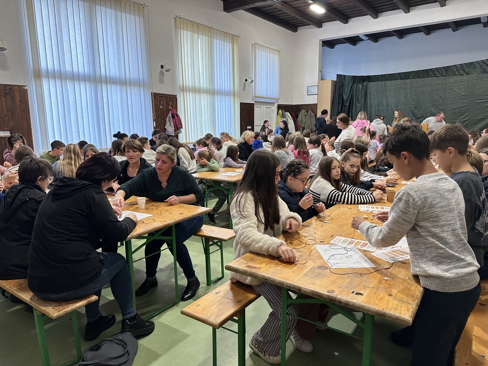Radionica izrade misijskih krunica u Župi sv. Juraj u Trnju